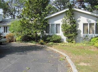 11 Wardencliff Rd, Shoreham, NY 11786