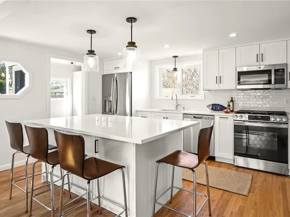 67 Montgomery Rd, Swansea, MA 02777