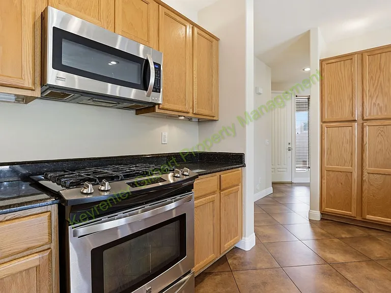 1137 S Hazel St — Photo 13