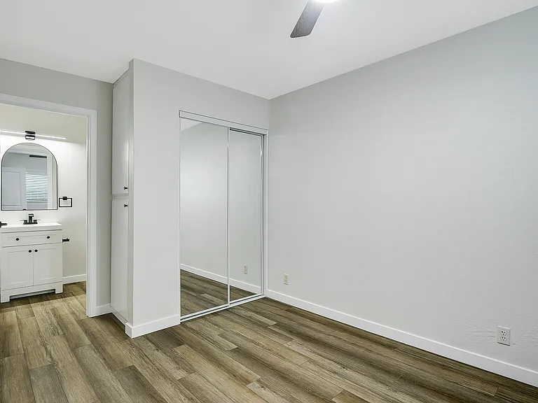 4142 44th St #4 — Photo 20