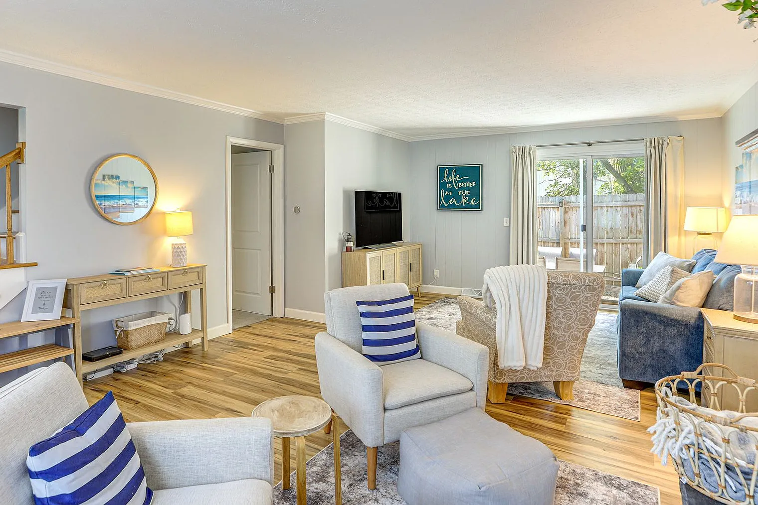3 bed, 2.0 bath, 1496 sqft, $2,838 — Photo 4