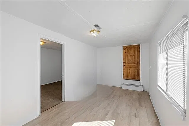 2 bed, 750 sqft, $800 — Photo 2