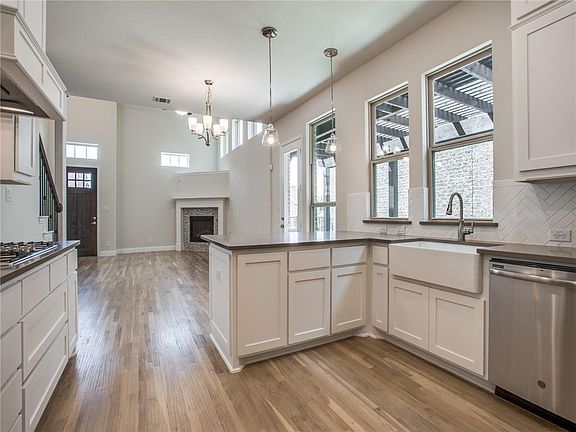 5th image of 2444 Cathedral Dr