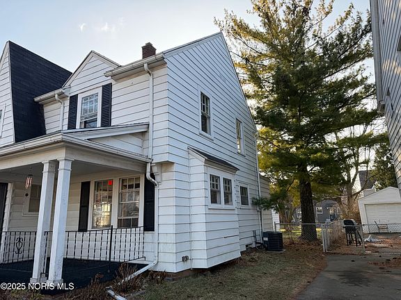 2nd image of 319 W Capistrano Ave