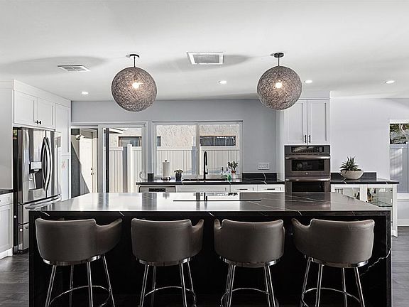 5th image of 110 Turner Ave