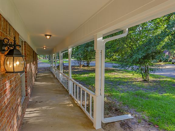 3rd image of 1681 Green Briar Dr