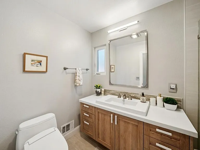 2608 Bryant St — Photo 8