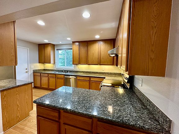 4th image of 1439 Greenwood Ave