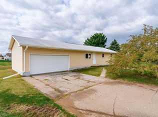 5506 Island Rd, Muscatine, IA 52761
