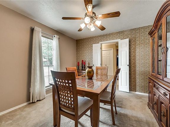 3rd image of 606 San Carlos Dr