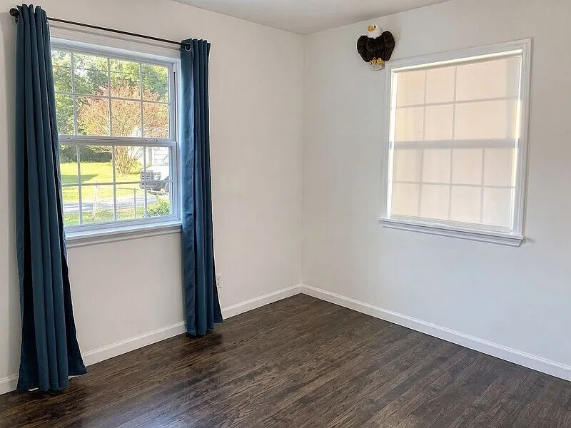 3 bed, 2.0 bath, 1242 sqft, $2,000 — Photo 2