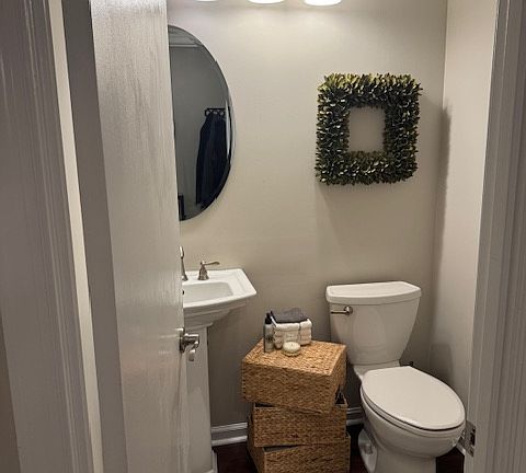 5th image of 1029 N Stuart St APT 521