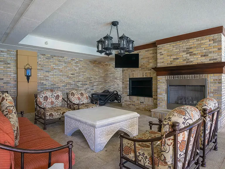 521 Mandalay Ave — Photo 63