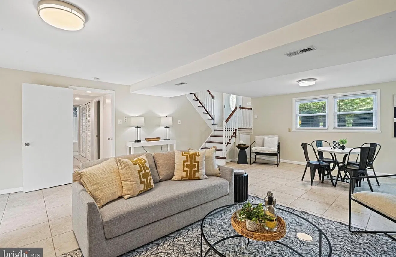 Point Pleasant Dr, Fairfax — Photo 2