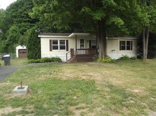 31 Lakeside Dr, Mechanicville, NY 12118