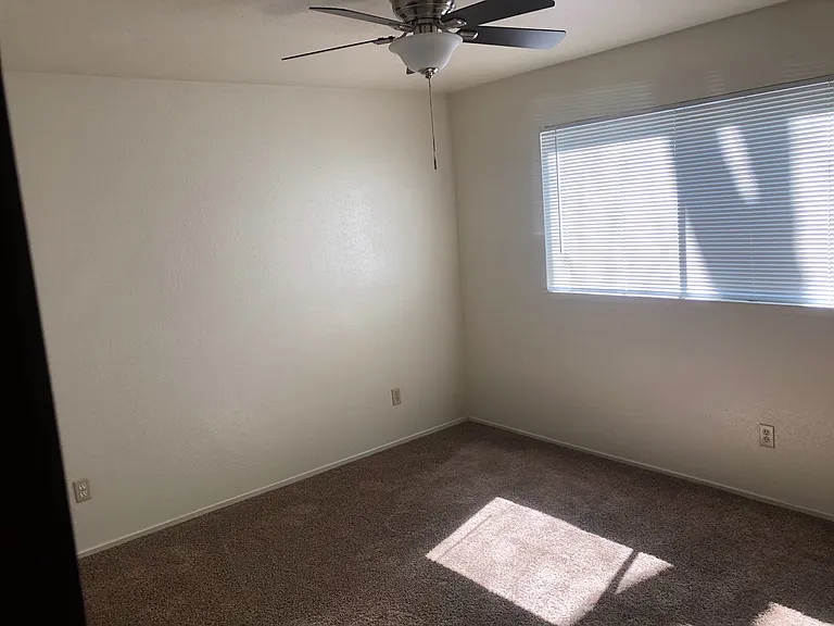 La Vista Apartments — Photo 34