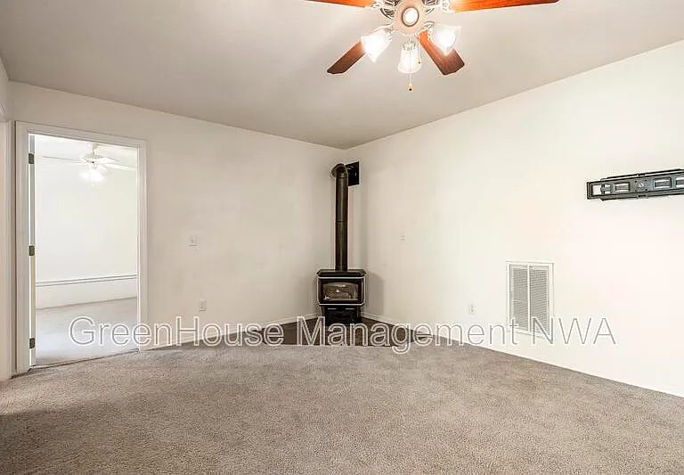 28 Latshaw Dr — Photo 26