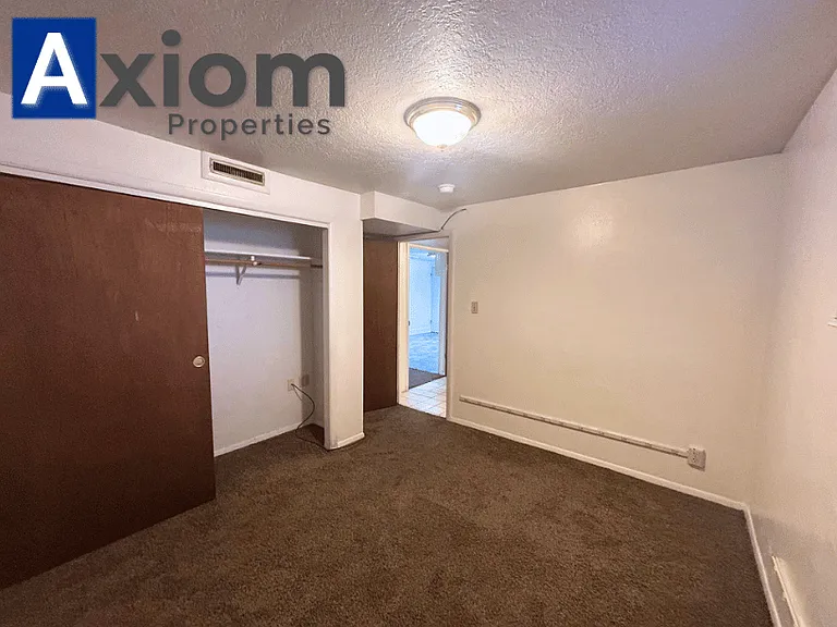 1005 1/2 Park Ln — Photo 9