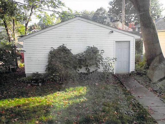 4th image of 1378 Lincoln Ave