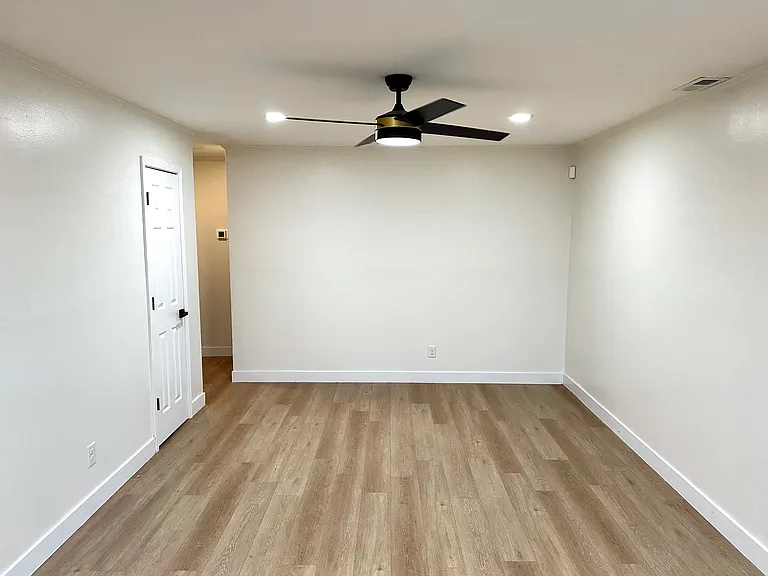 1450 Academy St — Photo 12