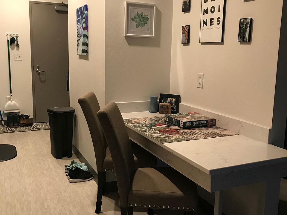 Eat-in-Kitchen area