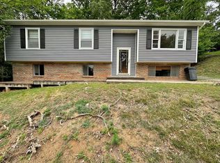 554 Hilltop Dr, Staunton, VA 24401