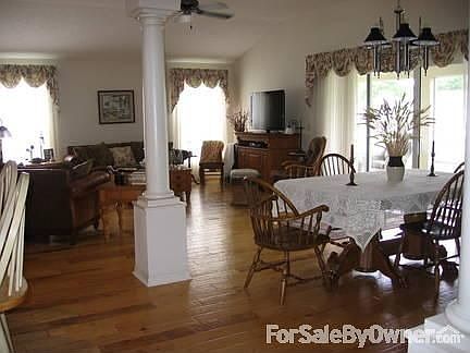Living Room/Dining Room : 12' Sliding door to lanai.