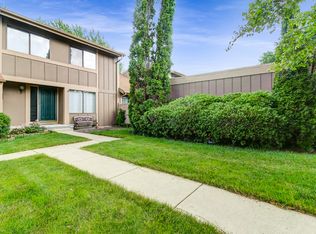 651 Overland Trl, Roselle, IL 60172