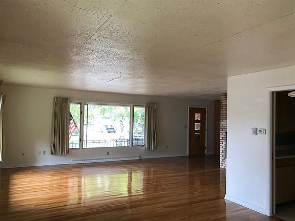 4th image of 818 W Kaye Ave
