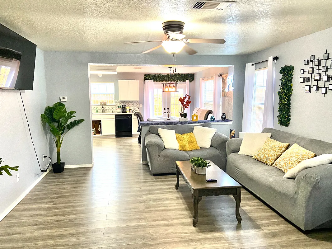 3 bed, 1633 sqft, $2,200 — Photo 4