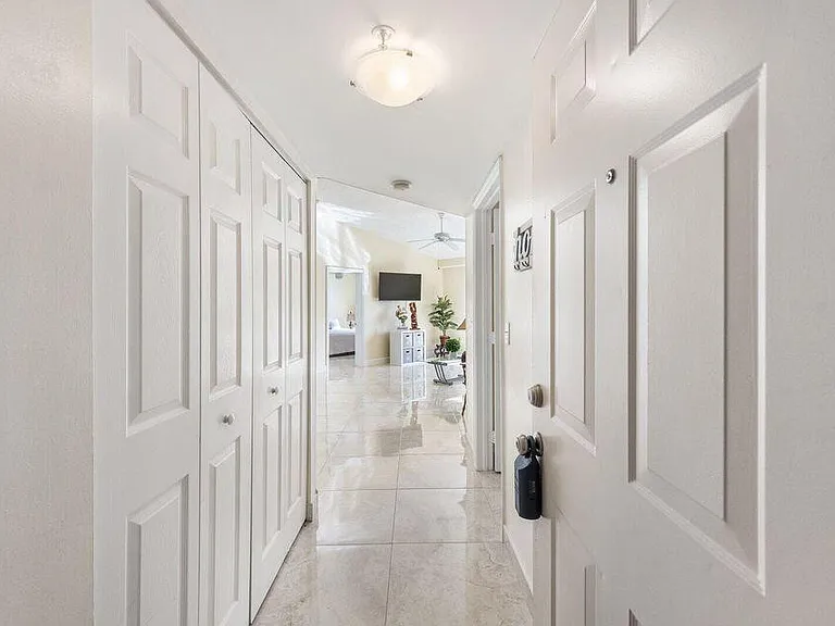 1100 Crestwood Ct S #1110 — Photo 7