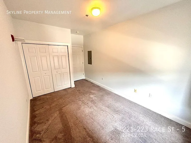 221-223 Race St #5 — Photo 11