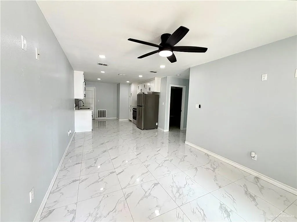 2 bed, 2.0 bath, 862 sqft, $1,350 — Photo 4