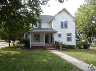 221 Oak St, Cottonwood Falls, KS 66845