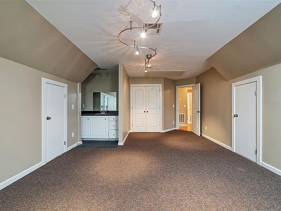 5th image of 811 Merry Lake Dr
