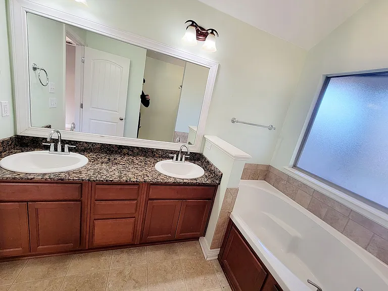 3810 Pickering Pass Dr — Photo 8