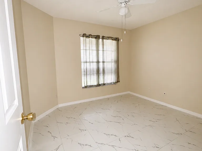 1725 Sir John Ct — Photo 8
