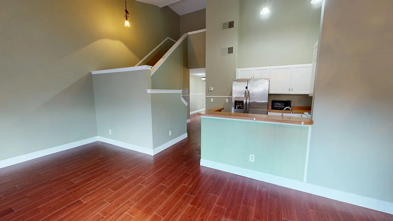 3 bed, 1216 sqft, $1,850 — Photo 2