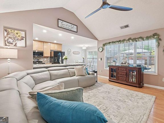 2nd image of 35 Belltree Cir