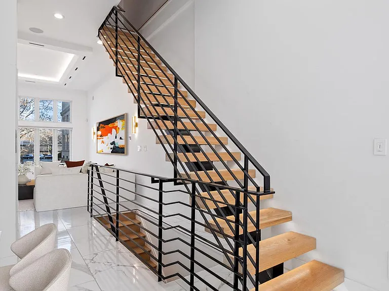 2130 Spring St — Photo 9