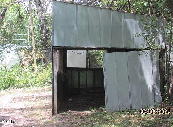 5th image of 216 Johnson Park