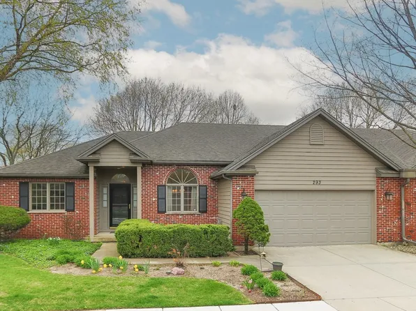 293 Presidential Ln, Elgin, IL 60123