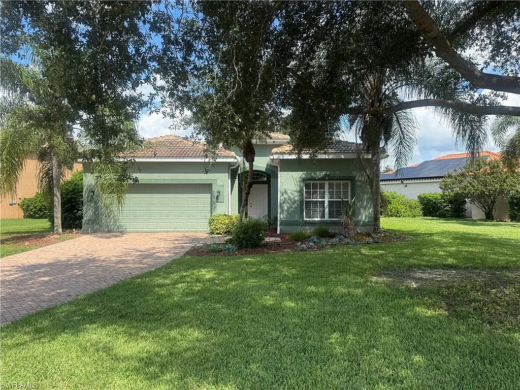 3 bed, 2.0 bath, 1915 sqft, $3,100 — Photo 1