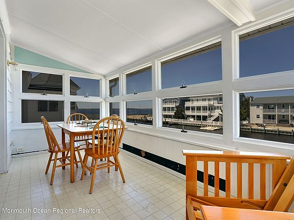 2nd image of 292B N St #B2