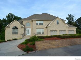 52402 Caddy Ln, South Lyon, MI 48178