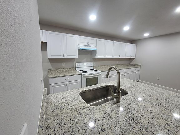 2nd image of 1160 Calle Del Norte APT A