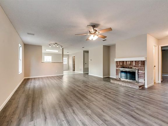 3rd image of 2513 Clear Brook Dr