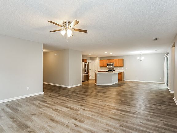 4th image of 11755 Alexandra Dr