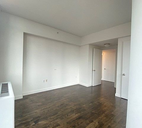 5th image of 309 Gold St #B