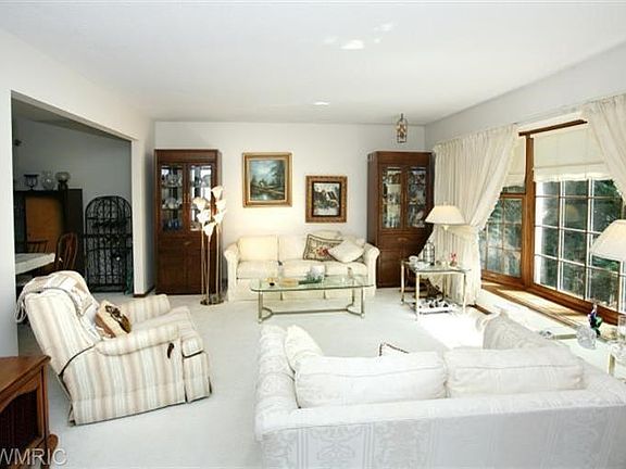 3rd image of 41 Hickory Ln